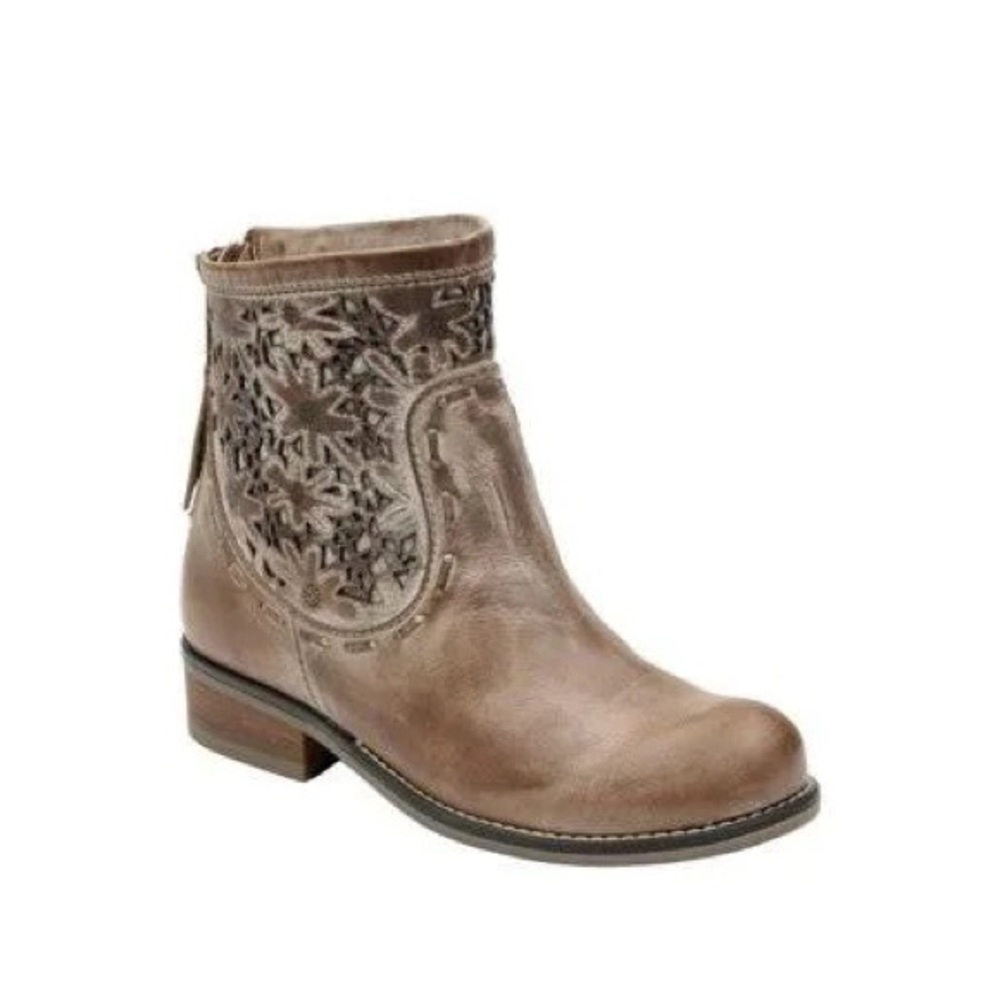 Corral boots